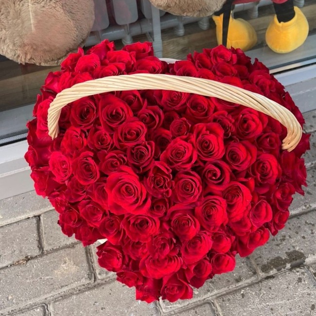 Букет цветов "101 красная роза в корзине" Букет цветов "101 красная роза в корзине"